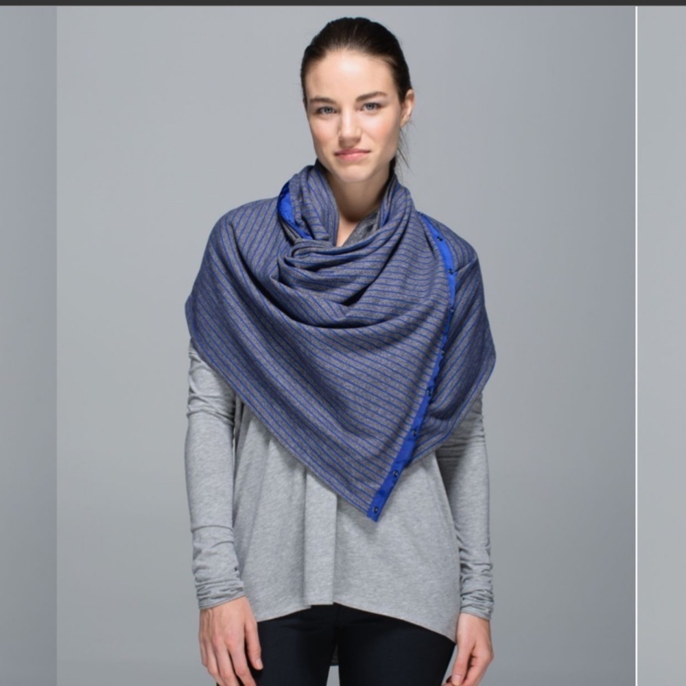 Lululemon Vinyasa Scarf *Rulu
Parallel Stripe Pigment Blue Heathered Black